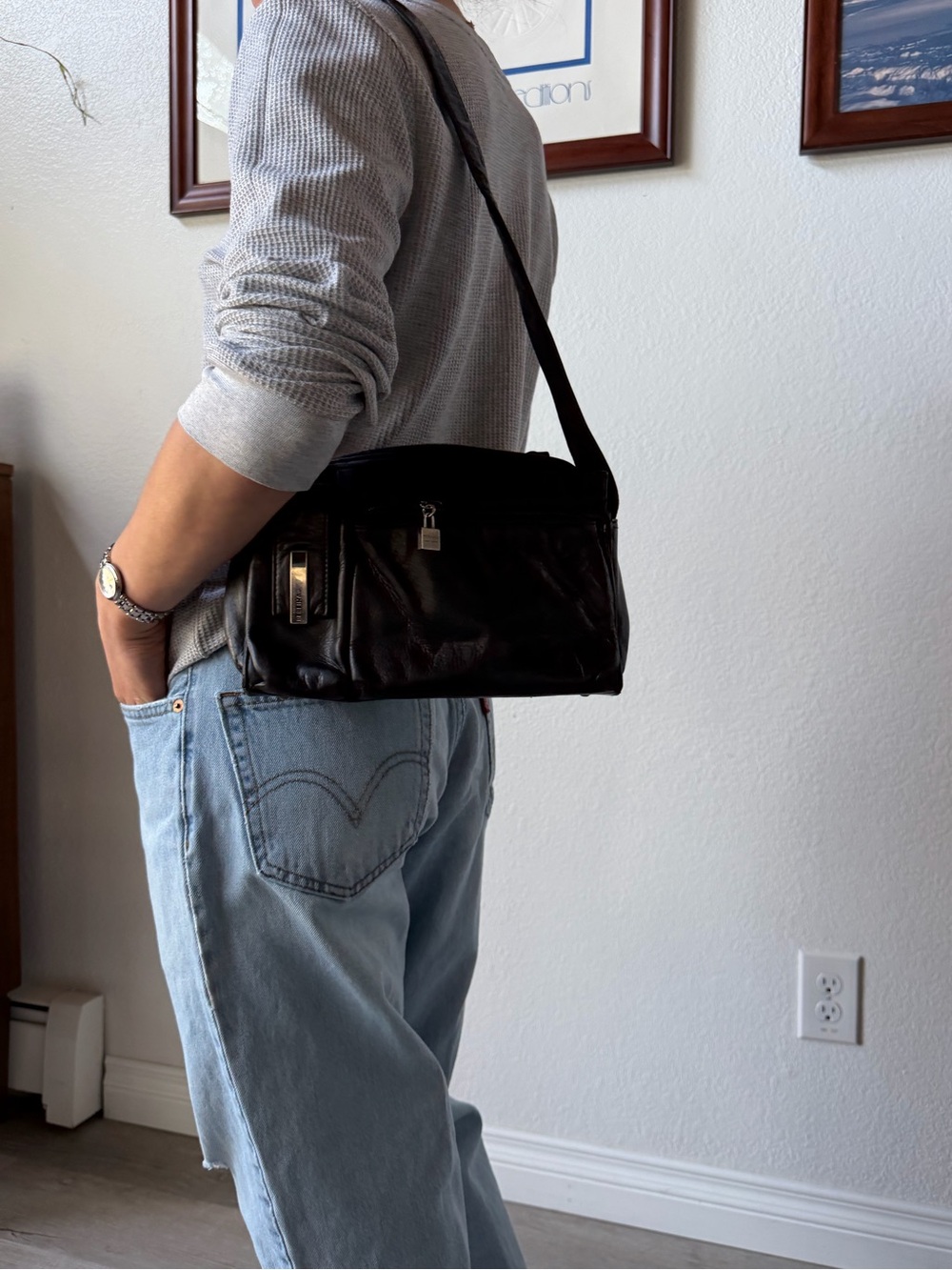 Perlina Black Leather Shoulder Bag
